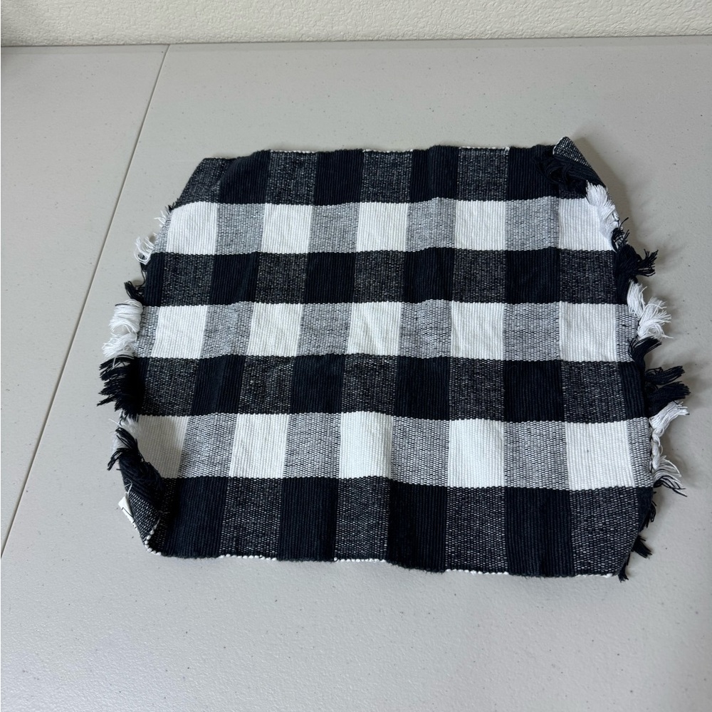 4 Piece Set Mainstays Black and White Plaid Accent Placemats